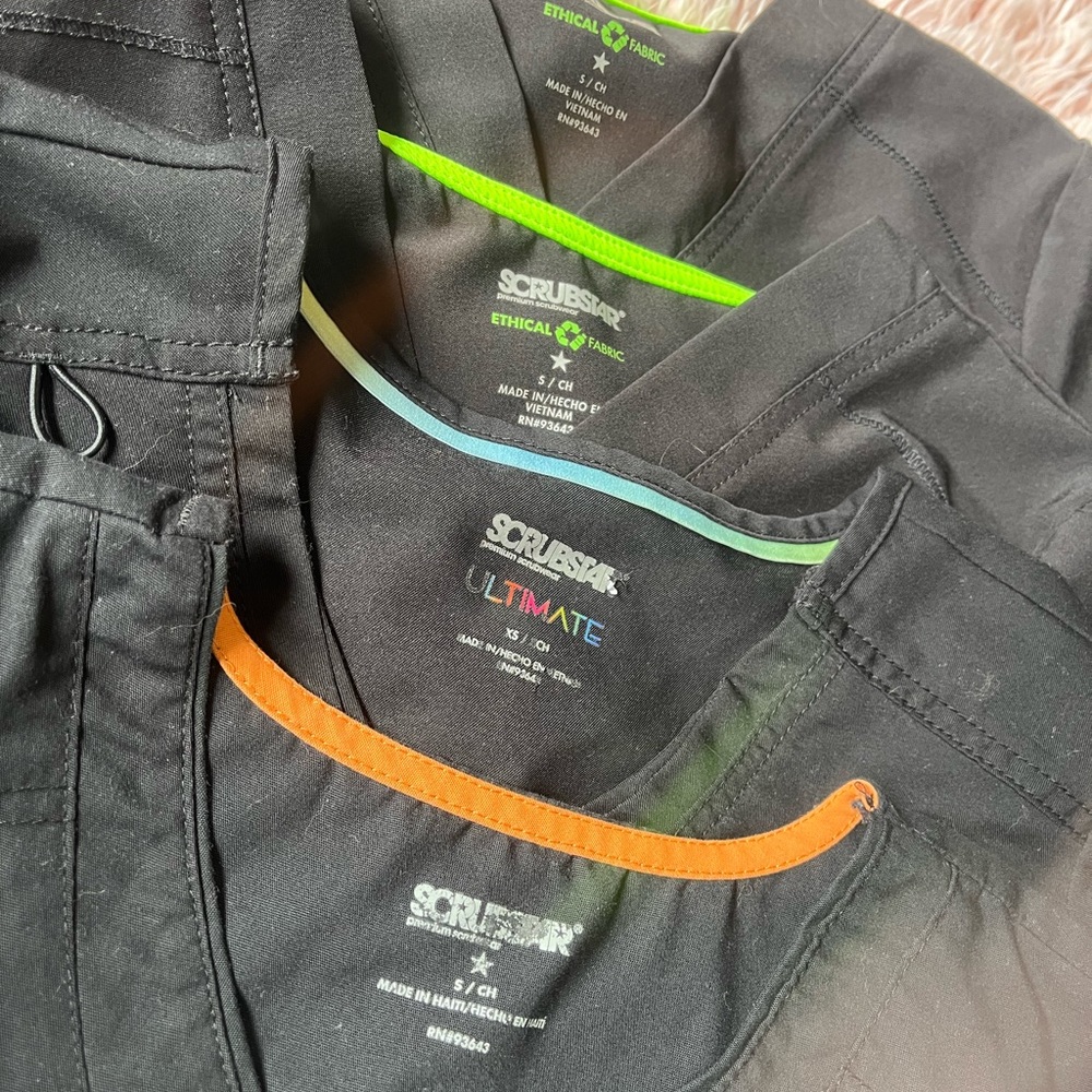 Scrubs bundle - Picture 2 of 3